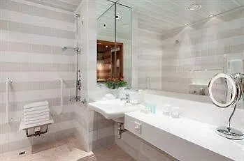 Hilton Baynunah Hotel Abu Dhabi 3*,